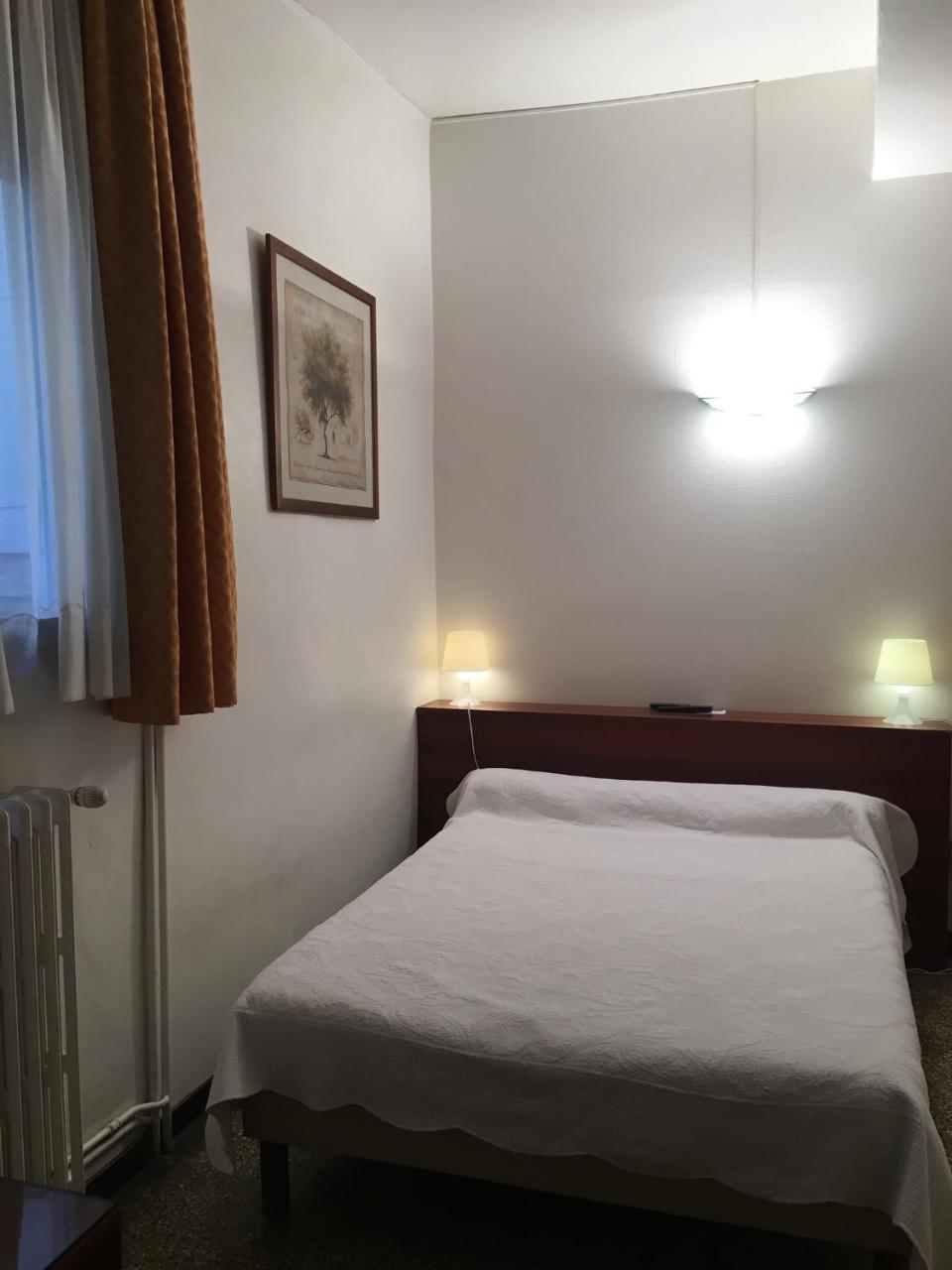 מונפלייה Hotel Des Etuves מראה חיצוני תמונה